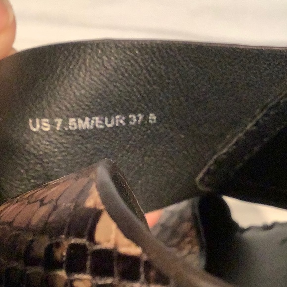 Vince Tenison Senegal sandals - Picture 11 of 12